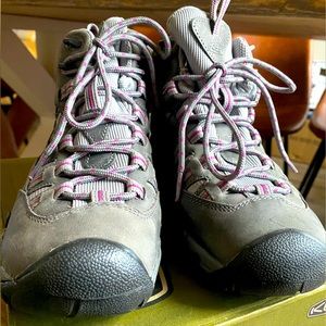Targhea Mid by Keen Size 7 NEW